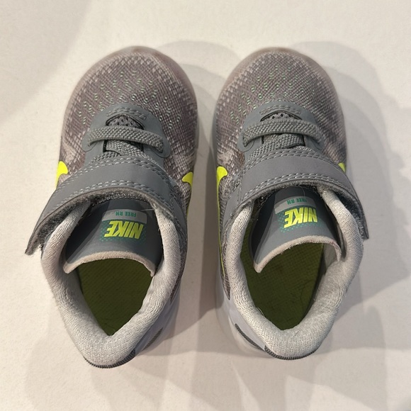 Toddler Nike sneakers size 5 - Picture 3 of 8